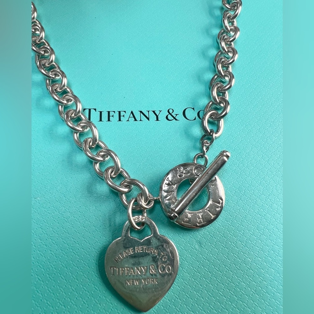 💙💙Tiffany & Co. Silver RTT heart Tag toggle Necklace💙💙 - Picture 9 of 9
